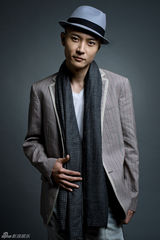组图：张丹峰时尚写真演绎轻熟男魅力