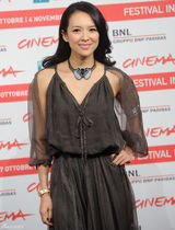 高清组图：章子怡长裙亮相罗马电影节珠光宝气