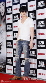 组图：崔始源李孝利等帅气参加《重返基地》首映会