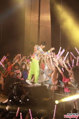 组图：周杰伦香港演唱会落幕 陈奕迅台上力挺