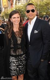 幻灯图集：《月食》洛杉矶首映 主创三人暧昧传情