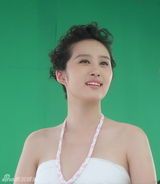 幻灯图：80后女星势头迅猛 抢占护肤品市场