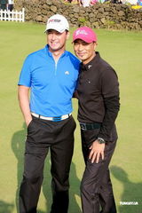 组图：任达华李小双同场出席高尔夫球赛