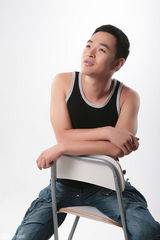 组图：演员董易晋拍朴实写真 艺术天才性感优雅