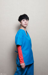 高清图：海清《心术》挑战“美小护” 定妆照曝光