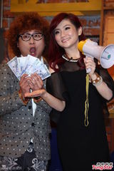 组图：纳豆捐车加码伴游 Selina批好烂