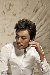 组图：秦昊全新封面写真打造清爽文艺型男