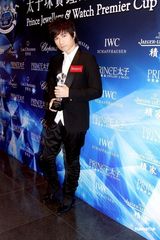 幻灯图：古巨基澄清女友未怀孕 黎耀祥过不成父亲节 