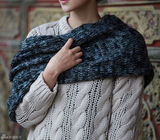 高清图：韩雪街拍LOOK粗毛线围巾带来冬日温暖