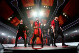 组图：阿里郎组合打造专场 新舞台造型全新亮相