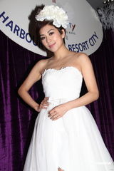 组图：黄智雯浪漫演绎婚纱 觅男友不分圈内圈外