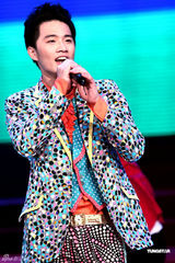 泰国当红歌星献唱中文歌曲 演唱会中玩求婚游戏(图)