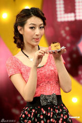 组图：瑶瑶自曝因走红吓跑前男友 与温雅秀可爱