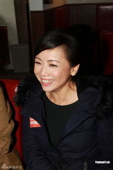 组图：邓萃雯乐做单身代言人 甘愿为另一半下厨