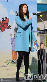 组图：朴信惠清新亮相杜绝伪劣商品流通活动