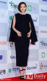 组图：宋慧乔李钟硕李准基等亮相电视颁奖礼