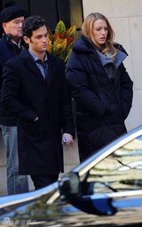 组图：布莱克-莱弗利和前男友佩恩片场深情拥抱