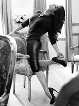 组图：萨尔玛-海耶克登《Vogue》展风情