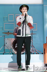 组图：SISTAR性感狂野MCD夺冠 鲁敏宇等表演