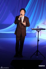 组图：费玉清台北启动巡演 献歌凤飞飞缅怀故人