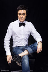 组图：罗嘉良拍橘色西服写真 秀嬉皮英伦风