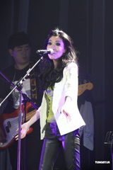 组图：曲婉婷香港音乐会 否认借版权事件炒作