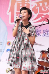 组图：黄美珍出任公益大使 娇羞否认结婚传闻