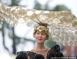 组图：英皇家赛马会女士日 奢华帽子秀愈演愈烈