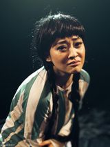 组图：梅婷《疯人院》里日臻成熟 舞台魅力征服全场