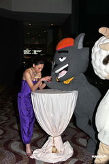 组图：《喜羊羊3》慈善首映 谢天华携手徐子珊献声