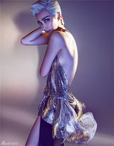 组图：李冰冰大玩双性诱惑 白发男神PK美腿女神