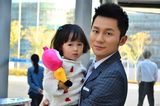 组图：《爸爸快长大》小演员闹片场 李晨秀父爱