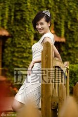 组图：孙宁纯美造型登封面 气质温婉尽显女人味