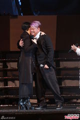 组图：曾志伟薛家燕扮肥姐 郑欣宜隔空寄思念