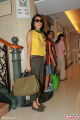 组图：最美婆婆朱玲玲三探俏儿媳 称已拍全家福