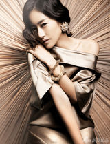 幻灯图集：韩星全慧彬杂志写真冷艳 穿华服风情万种
