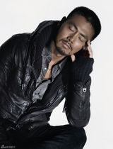 邵兵蓄须拍时尚大片 皮衣勾勒质感硬汉（组图） 