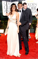 高清组图：乔治-克鲁尼携女友 深情款款甜蜜互望