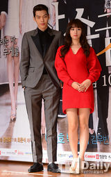 组图：李敏镐红装宣传《继承者》 主创华丽齐聚