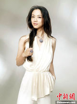 组图：汤唯最新写真曝光 迷离眼神尽显女神范