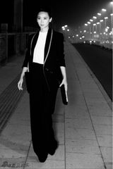 组图：翁虹黑白时尚写真帅气干练
