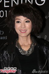 组图：米雪黑色型女打扮示人 难忘刘家良教导