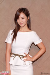 组图：张曼玉避谈绯闻 容祖儿何韵诗见面不合照