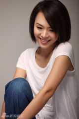 组图：程怡夏日清新写真 笑容灿烂甜美动人