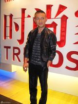 幻灯图：聂远酷帅亮相时尚庆典 荣膺最受欢迎名人