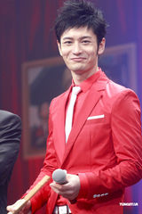 高清图：唐伯虎2京城首映 黄晓明红衣现身喜气洋洋