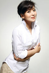 组图：桑叶红新写真女人味十足