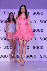 组图：时尚篇春夏服装汇演 张彤吴妍君周莹走秀