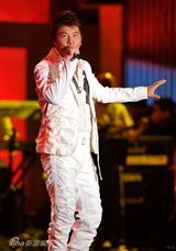 幻灯图集：老中青三代歌手齐聚六十年金曲盛典