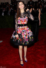 高清组图：维多利亚-嘉丝蒂黑纱花朵礼服亮相